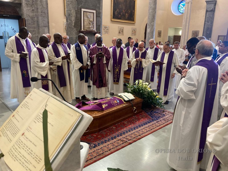 Da Genova a Bonoua, l'omaggio a Don Angelo Primo Girolami -  28072