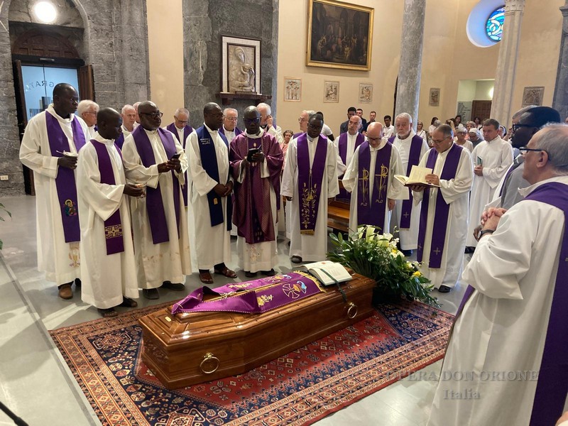 Da Genova a Bonoua, l'omaggio a Don Angelo Primo Girolami -  28075