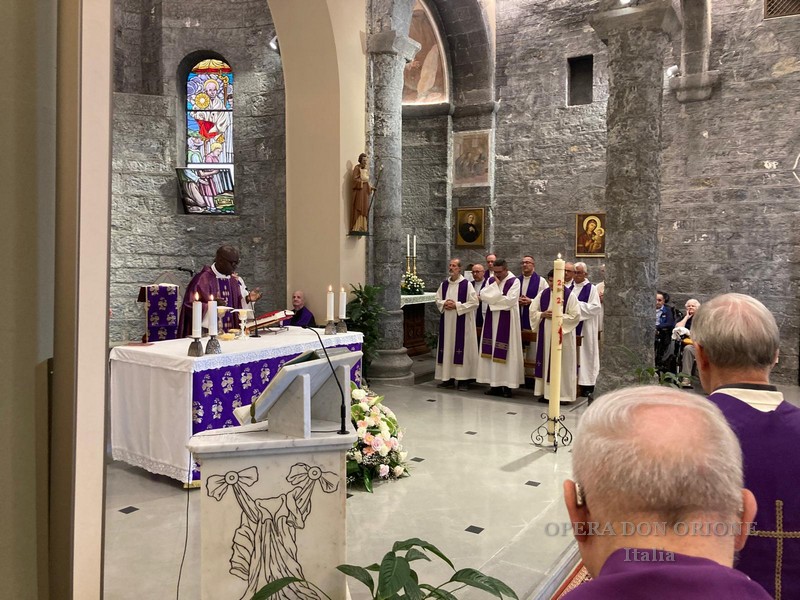 Da Genova a Bonoua, l'omaggio a Don Angelo Primo Girolami -  28078