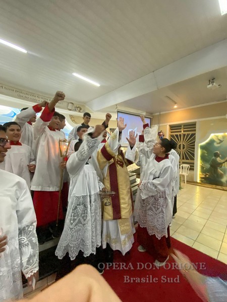 Brasile Sud: L'ordinazione diaconale del chierico Alexandre de Maman -  28082
