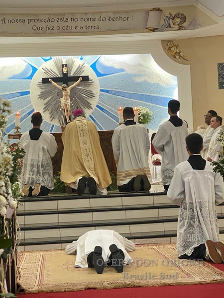 Brasile Sud: L'ordinazione diaconale del chierico Alexandre de Maman -  28087