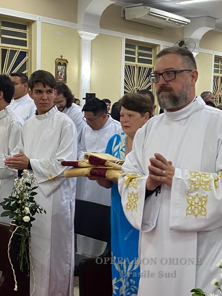 Brasile Sud: L'ordinazione diaconale del chierico Alexandre de Maman -  28090