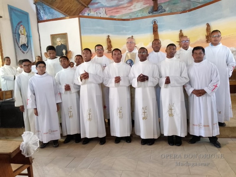 Le Professioni religiose nella Congregazione dei Figli della Divina Provvidenza -  28159