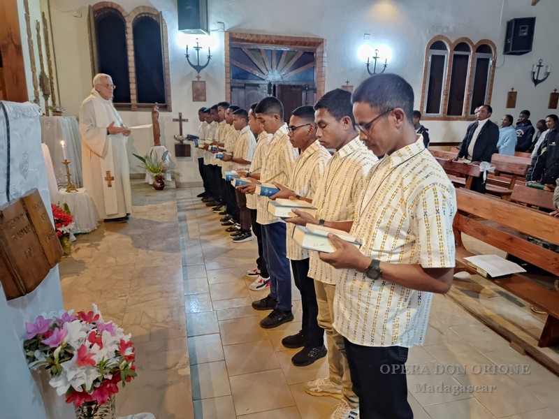 Le Professioni religiose nella Congregazione dei Figli della Divina Provvidenza -  28164