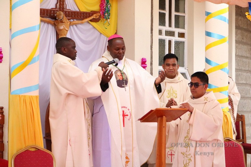 Kenya: Ordinati quattro nuovi diaconi  -  28426