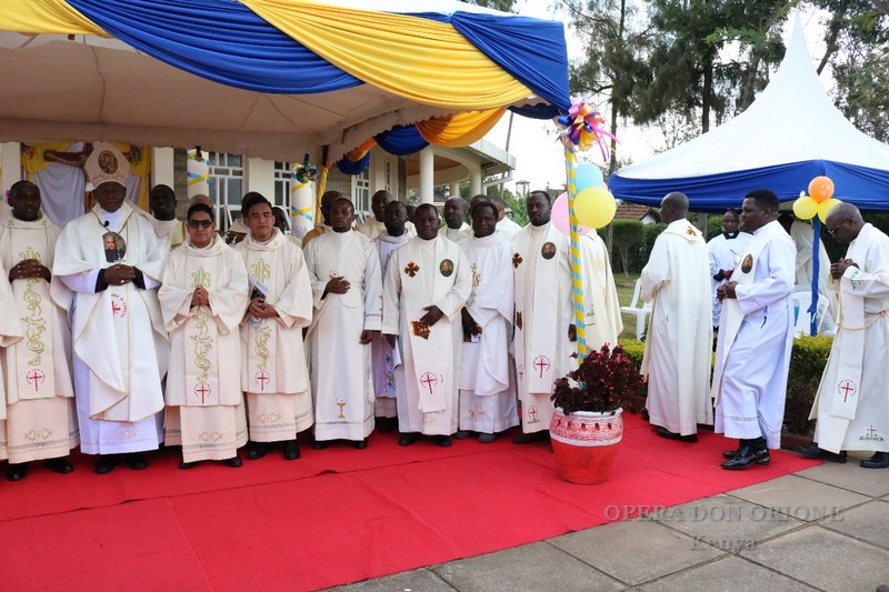 Kenya: Ordinati quattro nuovi diaconi  -  28428
