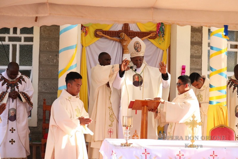 Kenya: Ordinati quattro nuovi diaconi  -  28436