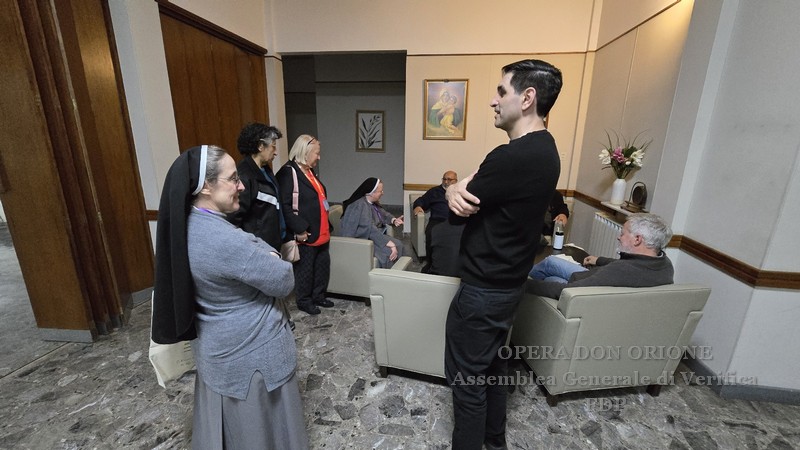 Alzarsi e seguire: la sesta giornata assembleare disegna i prossimi passi -  28683