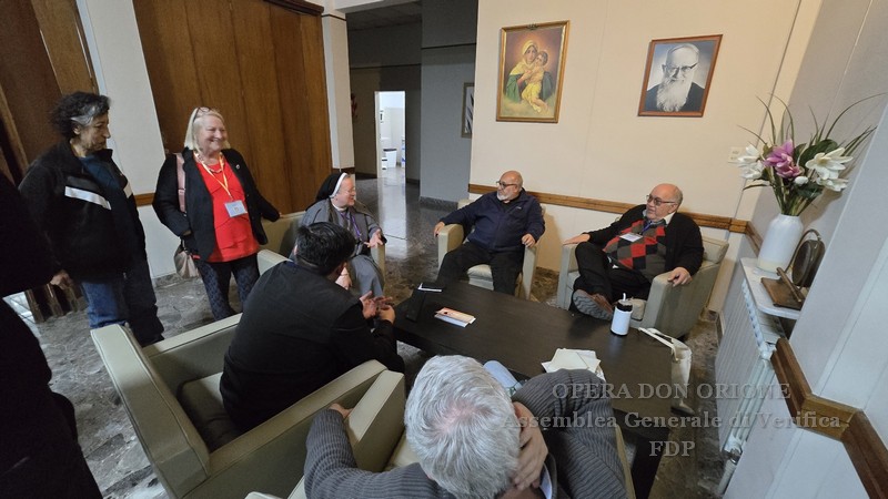 Alzarsi e seguire: la sesta giornata assembleare disegna i prossimi passi -  28685