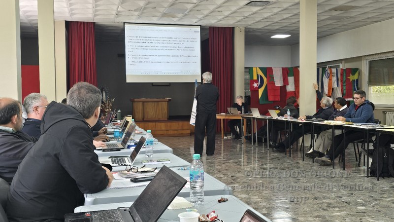 Alzarsi e seguire: la sesta giornata assembleare disegna i prossimi passi -  28686