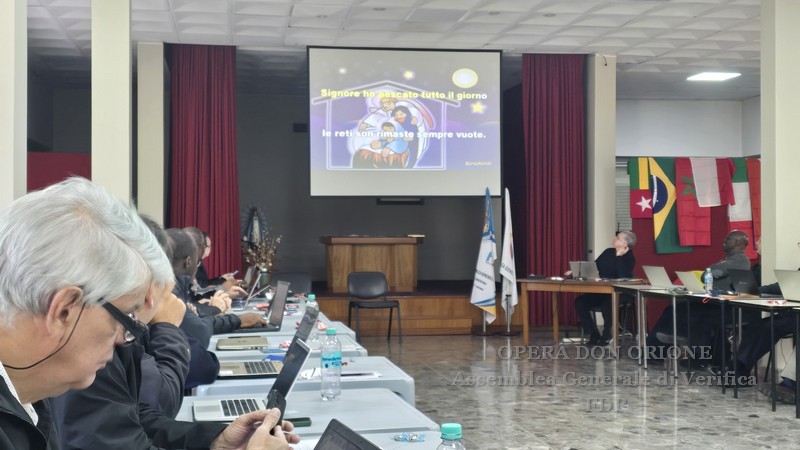 Alzarsi e seguire: la sesta giornata assembleare disegna i prossimi passi -  28703