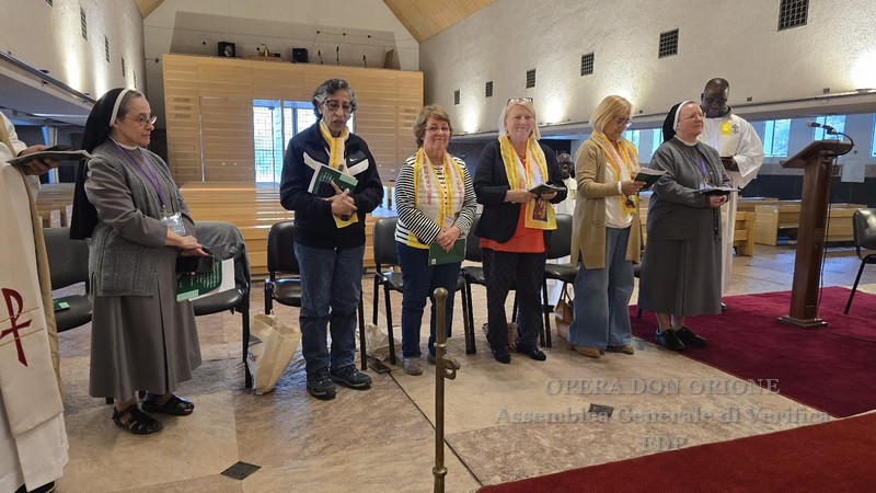 Alzarsi e seguire: la sesta giornata assembleare disegna i prossimi passi -  28705