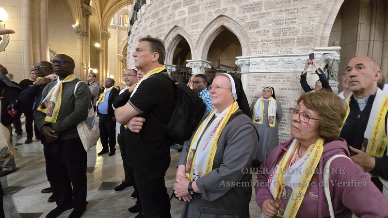 Pellegrini al Santuario di Luján, dove tutto è cominciato - L'ottavo giorno dell'Assemblea Generale -  28766