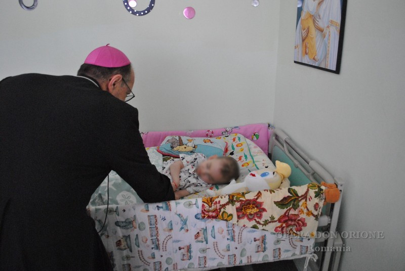 Romania: Visita del Nunzio Apostolico al Centro Don Orione di Bucarest -  28793