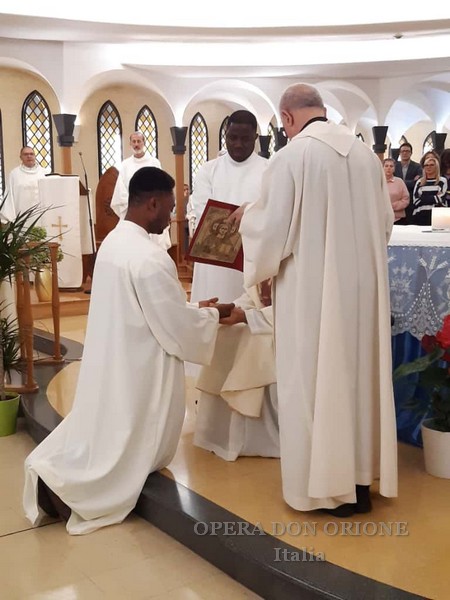 Maria, Madre della Divina Provvidenza, guida e modello di fiducia -  28838