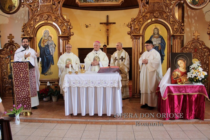 Testimoni di Speranza: L'Arcivescovo Aurel Percă in visita al Liceo Don Orione di Oradea, Romania -  28949