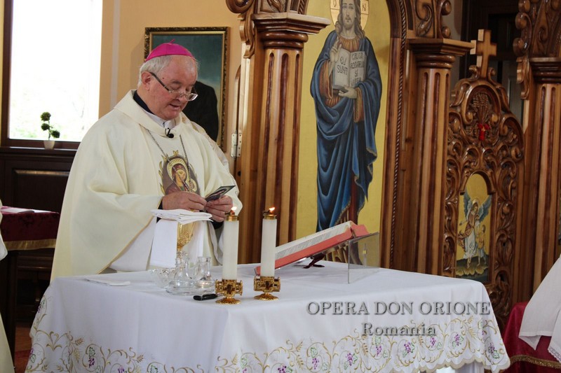 Testimoni di Speranza: L'Arcivescovo Aurel Percă in visita al Liceo Don Orione di Oradea, Romania -  28952