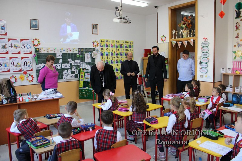 Testimoni di Speranza: L'Arcivescovo Aurel Percă in visita al Liceo Don Orione di Oradea, Romania -  28960