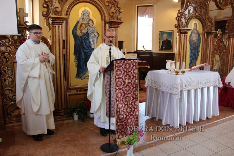 Testimoni di Speranza: L'Arcivescovo Aurel Percă in visita al Liceo Don Orione di Oradea, Romania -  28963
