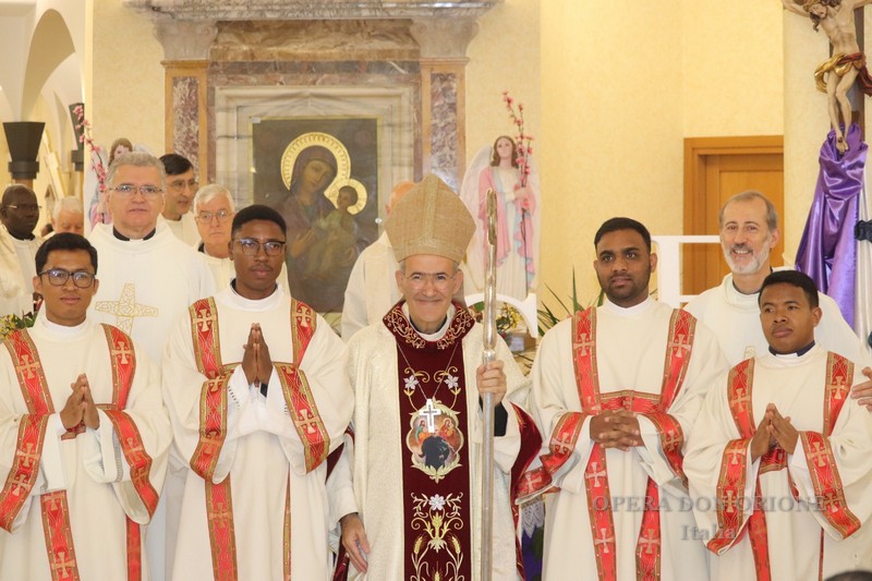 Roma - Ordinati tre nuovi Diaconi nella parrocchia Mater Dei  -  29062