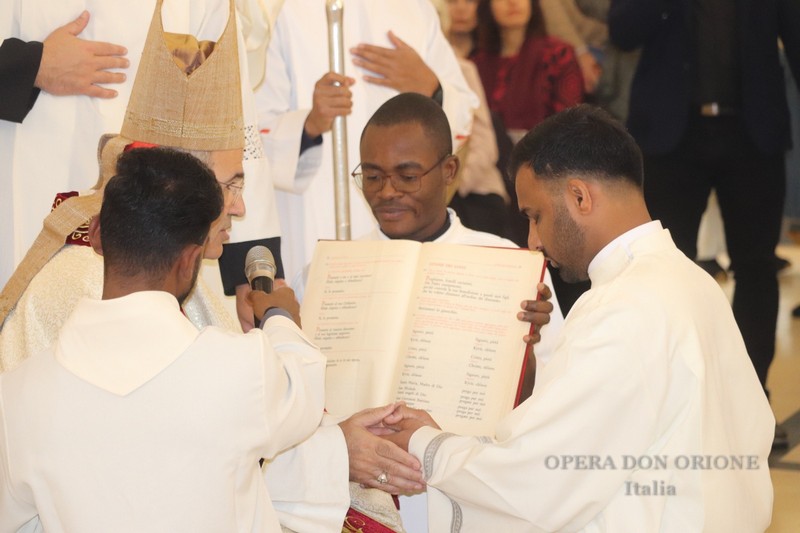 Roma - Ordinati tre nuovi Diaconi nella parrocchia Mater Dei  -  29067