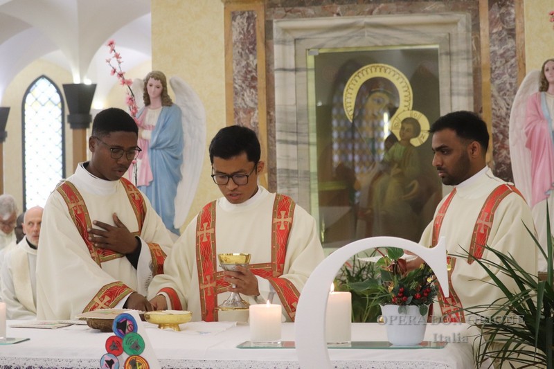 Roma - Ordinati tre nuovi Diaconi nella parrocchia Mater Dei  -  29072