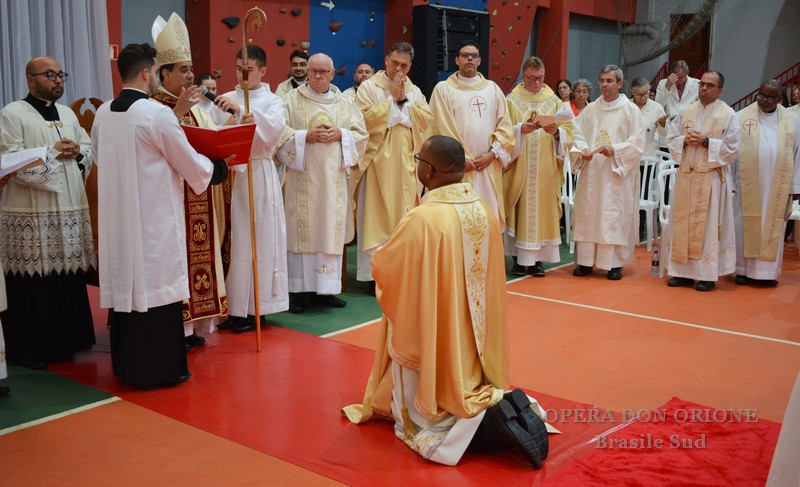 Brasile Sud – L'ordinazione sacerdotale del diacono Anilson ALVES DE OLIVEIRA  -  29137