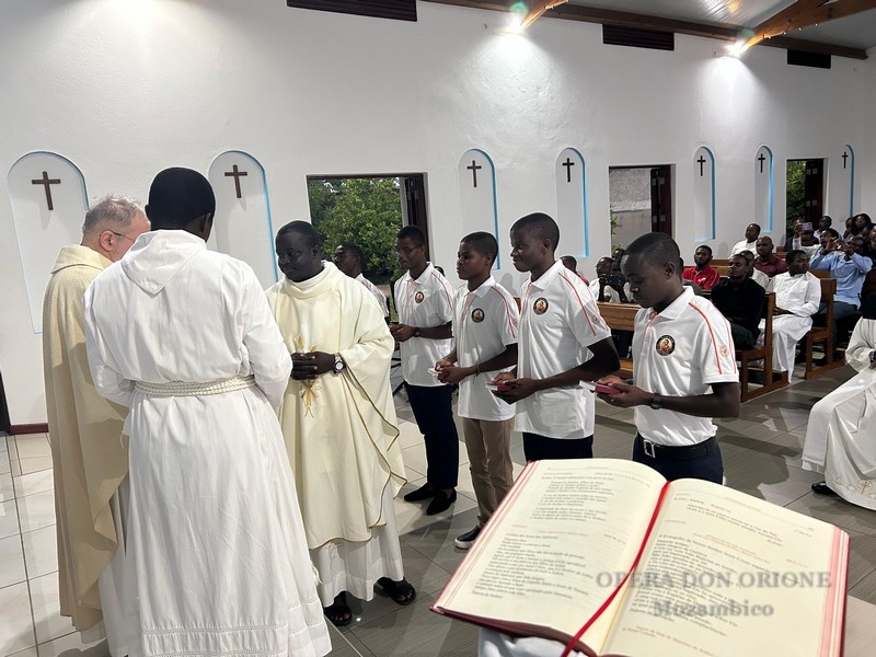 Aperto il noviziato in Mozambico: accolto il primo gruppo di cinque novizi mozambicani.  -  29256