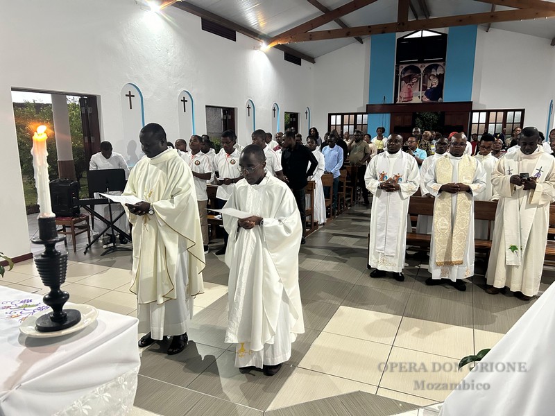 Aperto il noviziato in Mozambico: accolto il primo gruppo di cinque novizi mozambicani.  -  29261