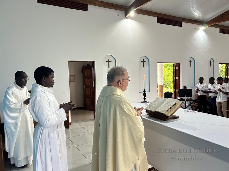 Aperto il noviziato in Mozambico: accolto il primo gruppo di cinque novizi mozambicani.  -  29262