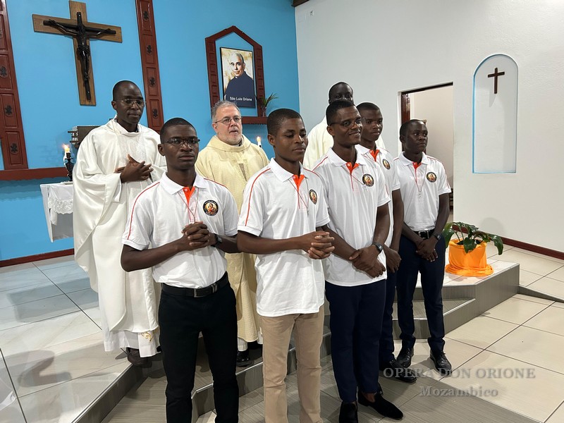 Aperto il noviziato in Mozambico: accolto il primo gruppo di cinque novizi mozambicani.  -  29267