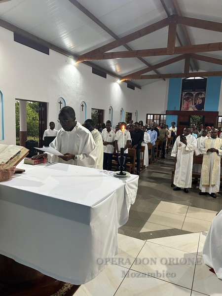 Aperto il noviziato in Mozambico: accolto il primo gruppo di cinque novizi mozambicani.  -  29271