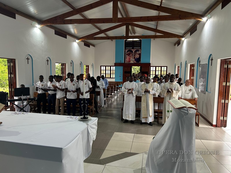 Aperto il noviziato in Mozambico: accolto il primo gruppo di cinque novizi mozambicani.  -  29272
