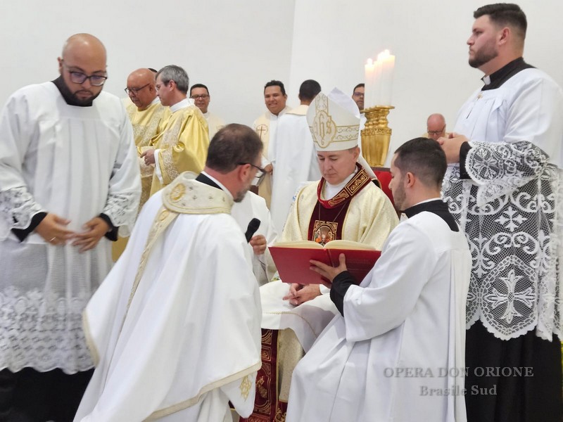 Brasile Sud: Celebrata l'ordinazione sacerdotale del diacono Alexandre de Maman -  29411