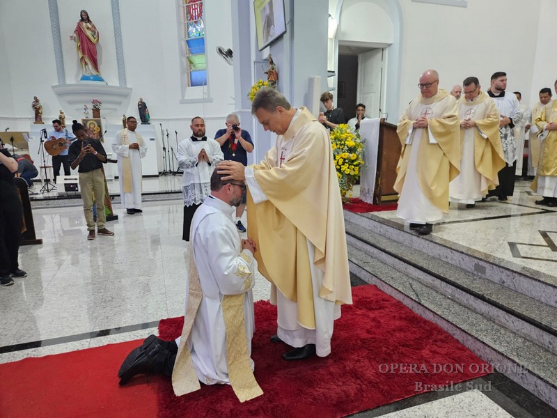 Brasile Sud: Celebrata l'ordinazione sacerdotale del diacono Alexandre de Maman -  29412