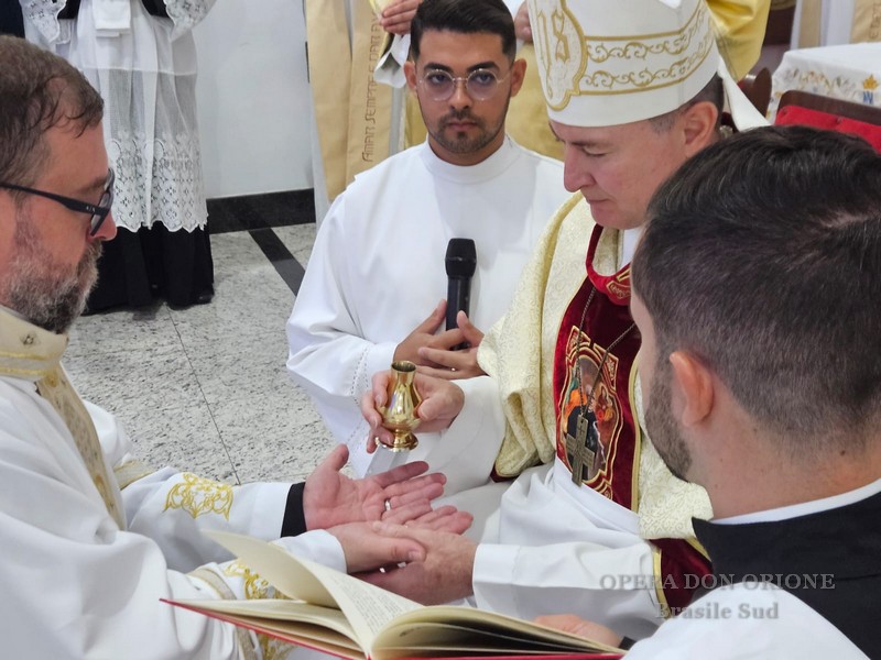 Brasile Sud: Celebrata l'ordinazione sacerdotale del diacono Alexandre de Maman -  29415