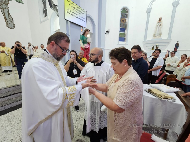 Brasile Sud: Celebrata l'ordinazione sacerdotale del diacono Alexandre de Maman -  29416