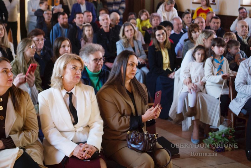 Romania -Musica, preghiera e riconoscenza: l'evento “Note per la mamma” a Oradea -  29675