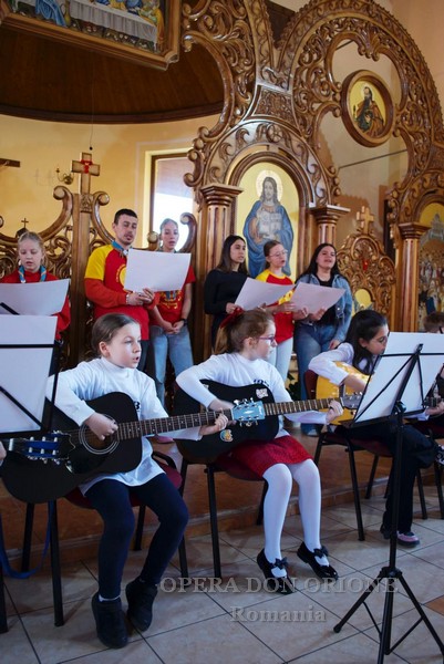 Romania -Musica, preghiera e riconoscenza: l'evento “Note per la mamma” a Oradea -  29679