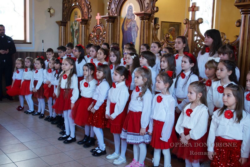 Romania -Musica, preghiera e riconoscenza: l'evento “Note per la mamma” a Oradea -  29681