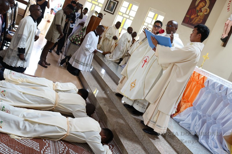 Kenya – A Nairobi la professione perpetua di tre chierici -  29716