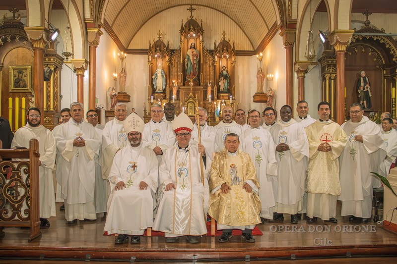Cile – Celebrata a Los Angeles l'ordinazione sacerdotale di Padre Juan Daza Jara -  29773