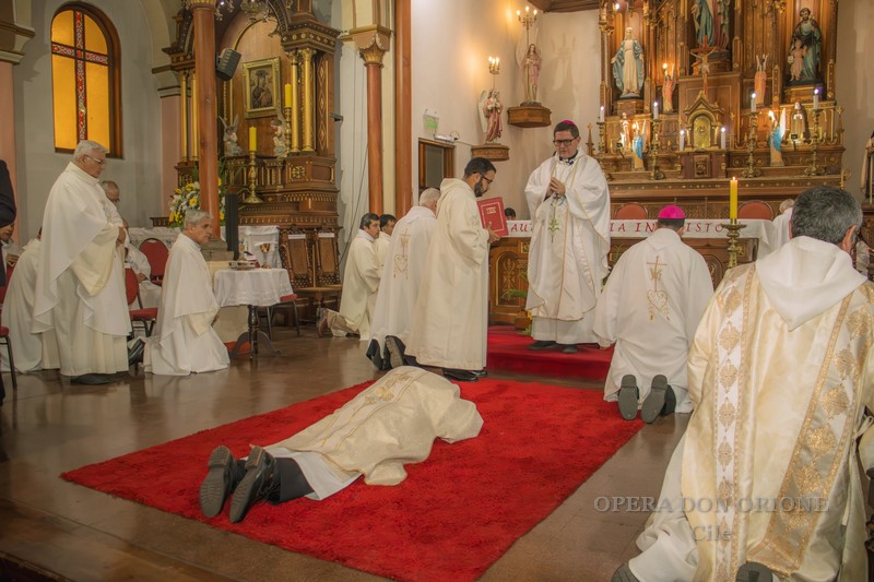 Cile – Celebrata a Los Angeles l'ordinazione sacerdotale di Padre Juan Daza Jara -  29775
