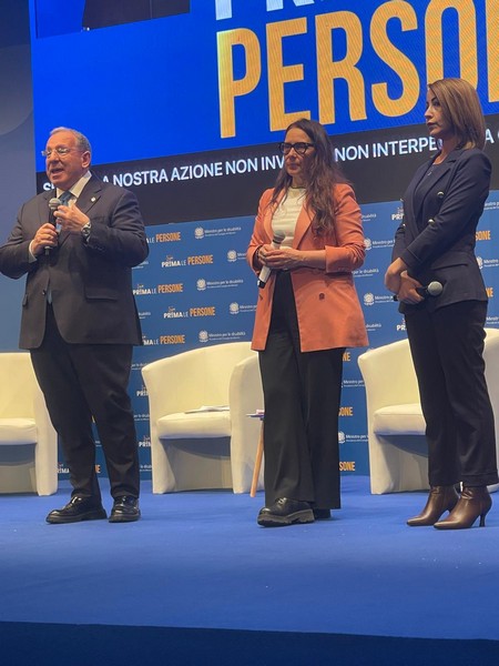 Italia - La visita del Ministro per le Disabilità al Centro Don Orione di Ercolano -  29939