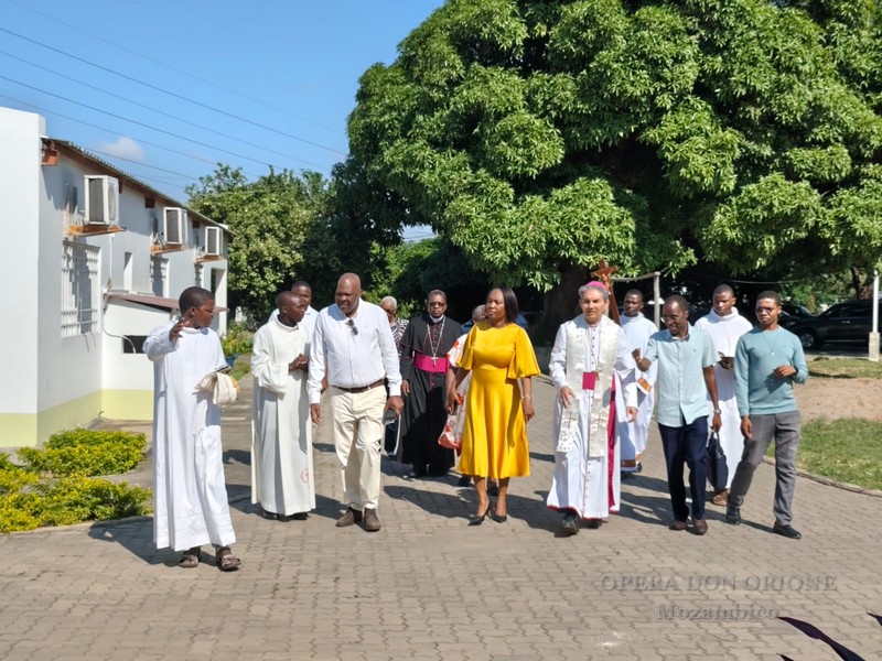 Mozambico - L'Arcivescovo di Maputo visita l'Obra Dom Orione -  30137
