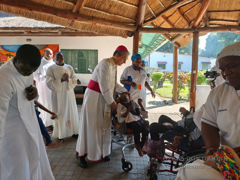 Mozambico - L'Arcivescovo di Maputo visita l'Obra Dom Orione -  30139