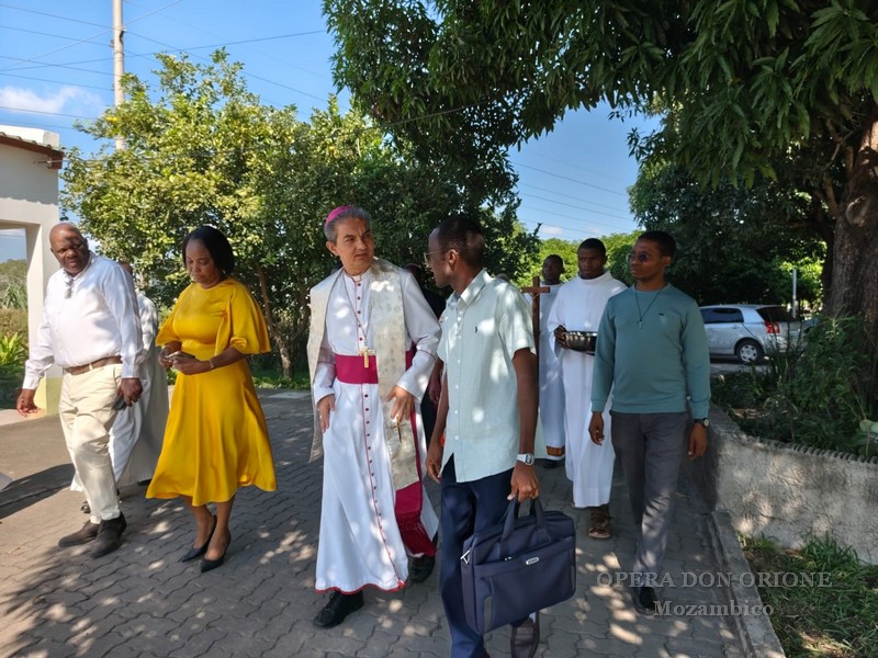 Mozambico - L'Arcivescovo di Maputo visita l'Obra Dom Orione -  30143