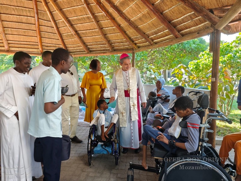 Mozambico - L'Arcivescovo di Maputo visita l'Obra Dom Orione -  30148