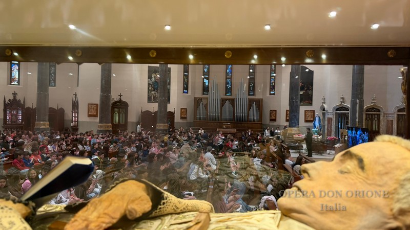 Tortona - Al Santuario della Guardia la preghiera dei giovani inaugura il triduo per san Luigi Orione -  30186