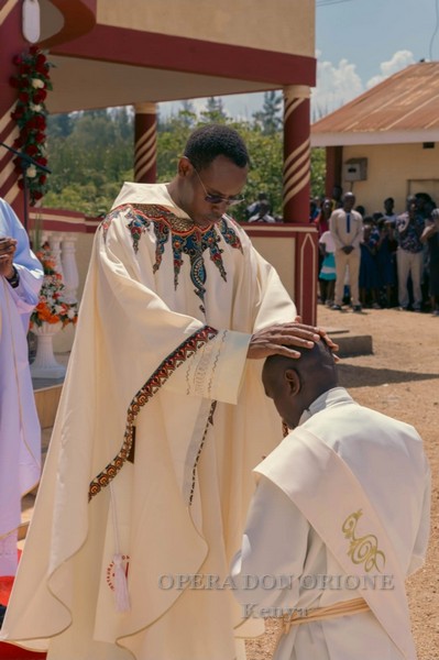 Kenya – Un nuovo sacerdote nella Delegazione di “Nostra Signora del Rosario” -  30307